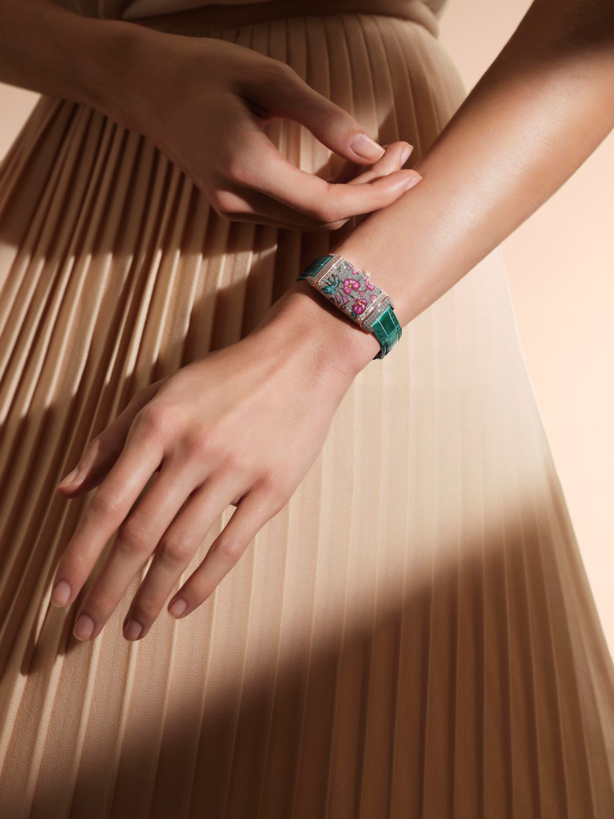 Jaeger-LeCoultre apresenta Reverso One Precious Flowers