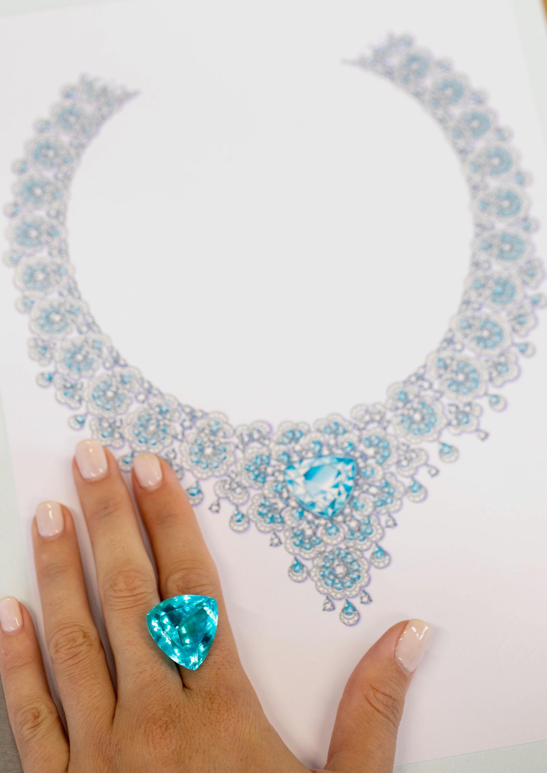 Chopard apresenta o novo colar “majestoso” com turmalina Paraíba da coleção ‘Precious Lace’