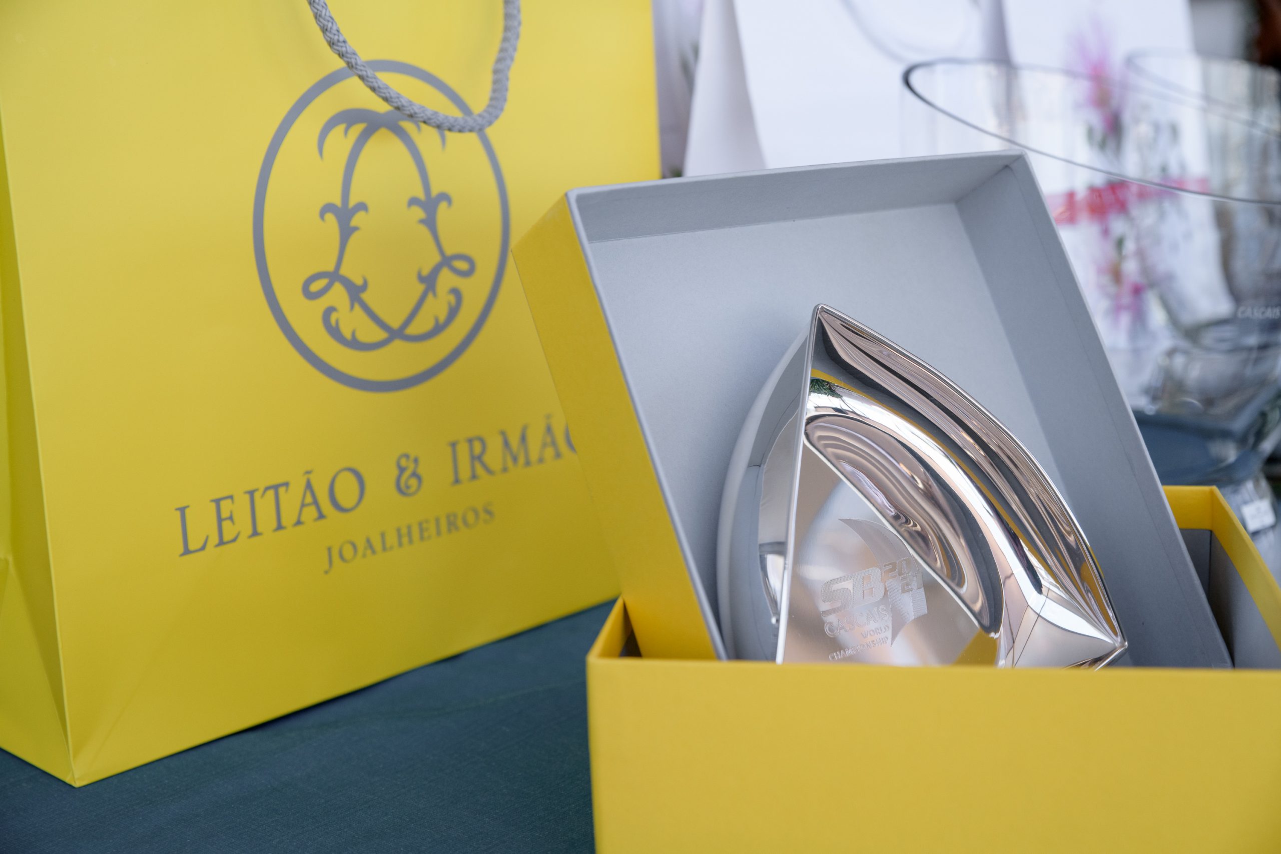 Leitão & Irmão entrega troféu no Campeonato Mundial de SB20