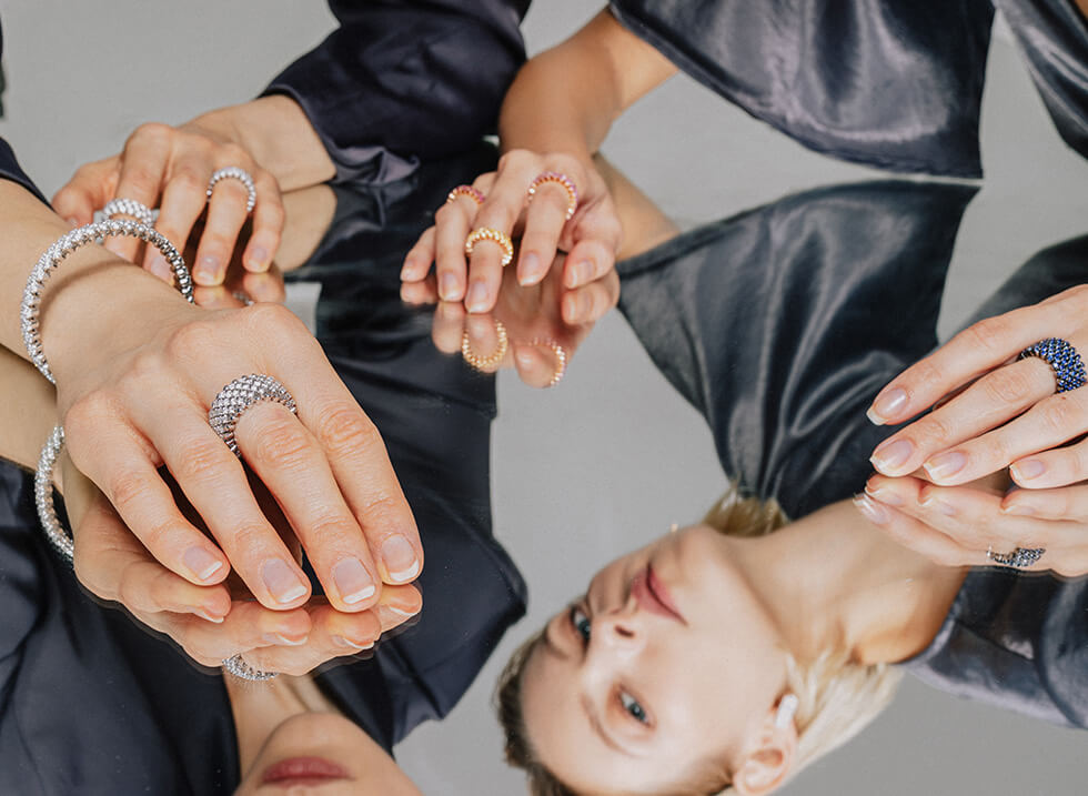 Serafino Consoli mostra duas coleções originais