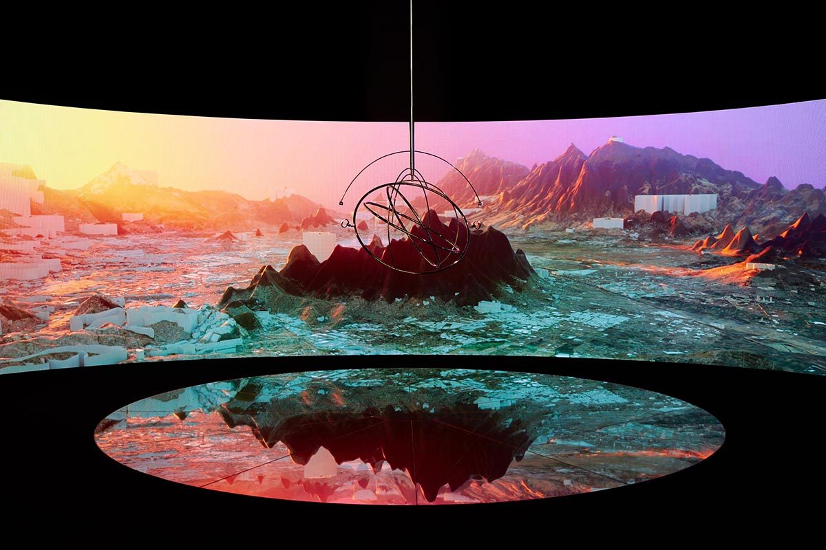 “Time Travels the World”, a mais recente instalação da Hérmes