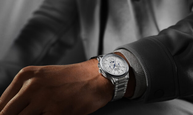 <strong>Jaeger-LeCoultre veste-se de ouro para a época festiva</strong>