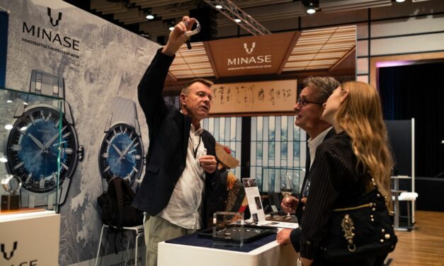 <strong>Discover the New ‘Ice Blue’ Dial</strong>