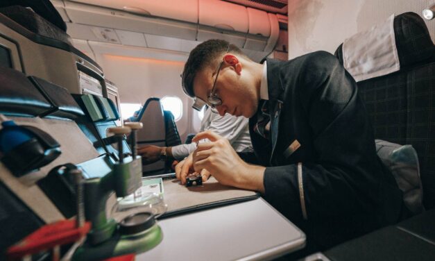 Relógio suíço montado a 30 mil pés de altitude entre Genebra e Nova Iorque