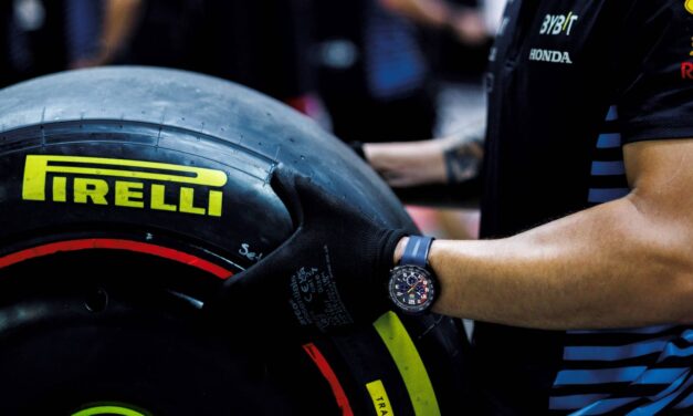 TAG Heuer presta homenagem aos 20 anos de corridas de alta velocidade