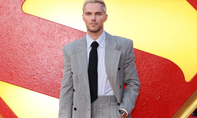 Nicholas Hoult no evento de fãs do “Super-Man” 2025 com Jaeger-LeCoultre