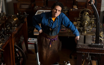 Daniel Brush ilumina Paris com “A Arte da Linha e da Luz”