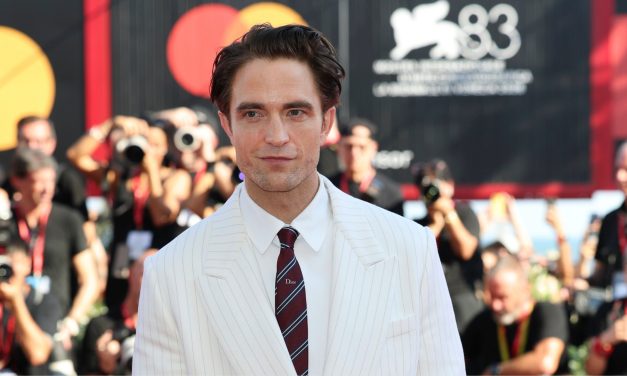 Robert Pattinson surge no Festival de Cinema de Veneza com relógio de exceção da Jaeger-LeCoultre